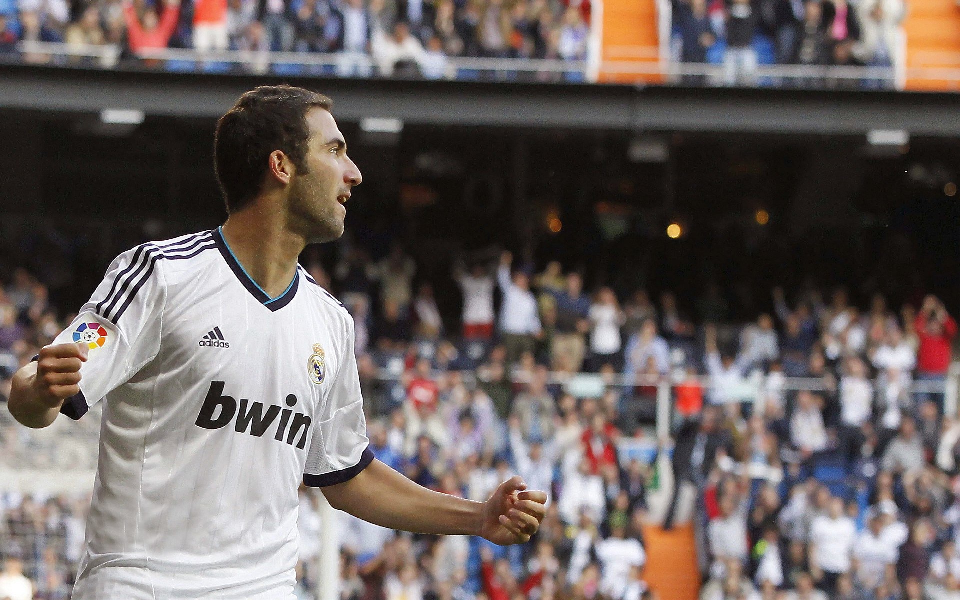 欧博-TheShy爆冷击败皇家马德里，惊险取胜引爆全场！